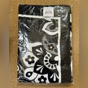 NEW: Vera Bradley Beach Towel / Color: Midnight Paisley / Never Opened